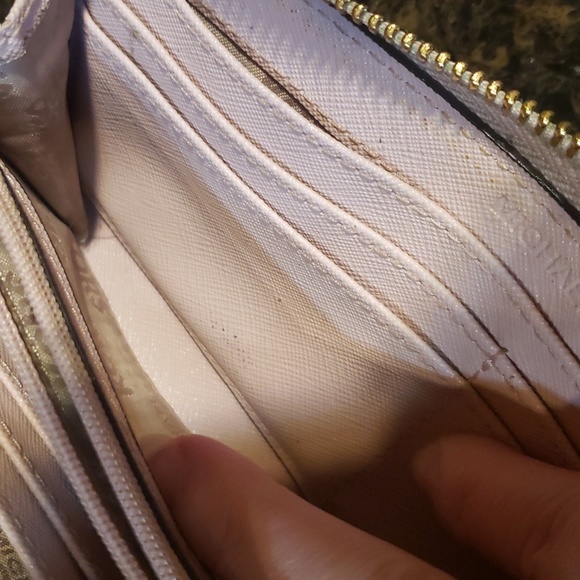 Michael Kors Wallet - Picture 4 of 11